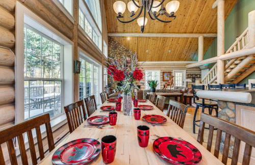 Secluded Log Cabin with Game Room and Forest Views - Foto 9