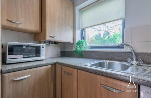 Luxury Birmingham City Centre Townhouse with BALCONY- Sleeps 10 - FREE Parking - Perfect for Contractors, Business Travellers, Families and other Groups - Near Bullring, Newstreet, Selfridges, NEC, NIA & Birmingham airport - Photo 19