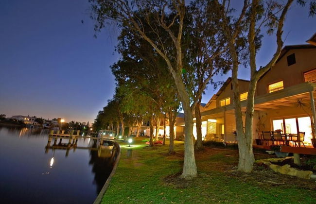 Noosa Entrance Waterfront Resort - Photo 1
