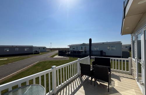 Wildflower Meadows 5 - Golden Anchor - Central Heating, Wi-Fi, bed linen - Meadow Lakes Caravan & Lodge Hire - Foto 3