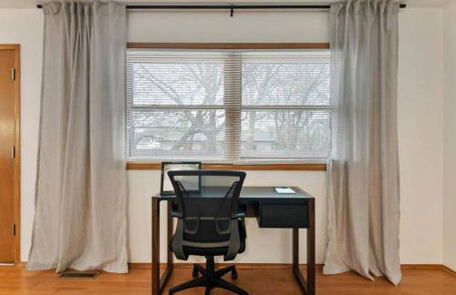 3 Bed 2 Bath Home w 2 Car Garage & Fitness Room - Foto 6