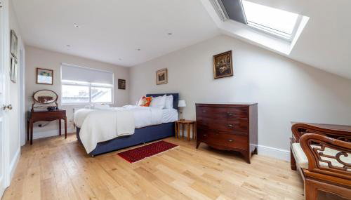 Stylish 3 BDR apartment wfree parking and garden - Photo 2
