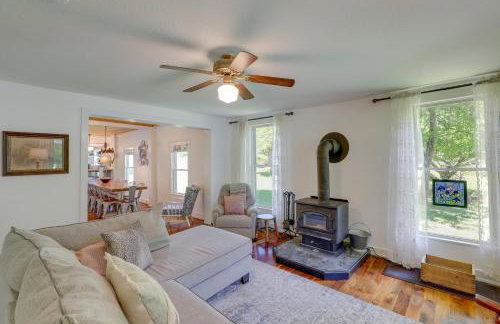 Hot Tub Soaks and Fireside Nights! Marshall Cottage - Foto 1