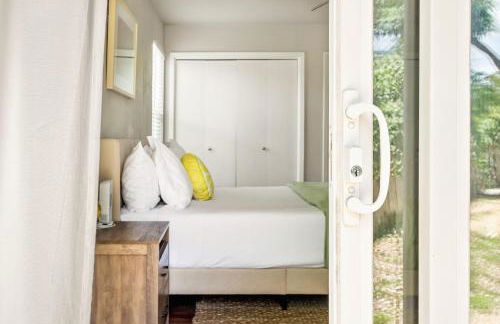 Serene SoCo Escape, Walk to Cafes and Free Parking - Photo 12