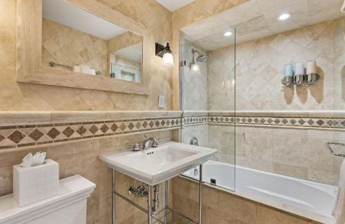 Central AC, Updated 4 BR, 4-5 BA Townhouse, Pool - Foto 16