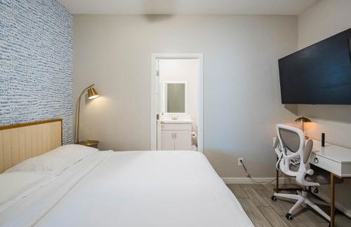 Serene 2BR Home with Premium Beds - Foto 75