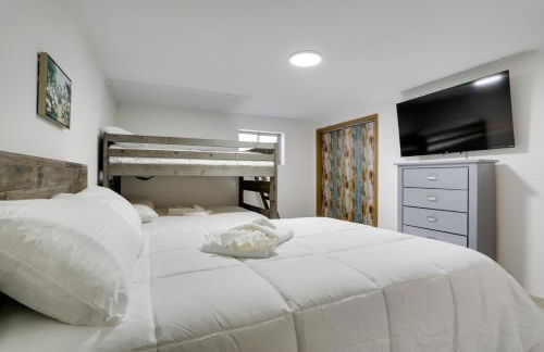 6 Mi to Barr Lake Apt with Yard and Pool Access! - Foto 11