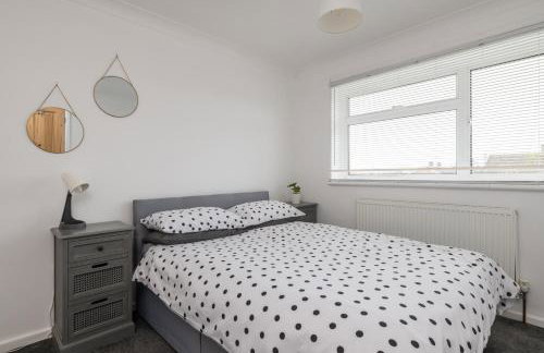 Spacious 3BR Home in Leighton Buzzard Parking Sleeps 5 Walk to Town & Train Near Rushmere Country Park & Leighton Buzzard Railway Perfect for Families & Work Stays - Foto 7