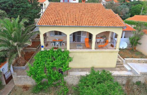 Apartments by the sea Molat - 18433 - Photo 2