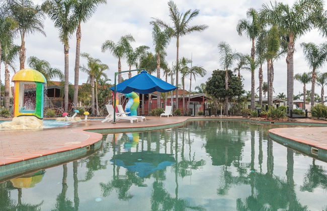 The Black Dolphin Holiday Park - Photo 1