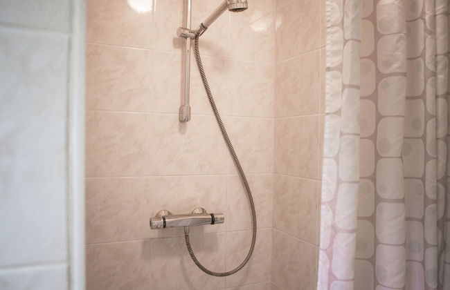 Spacious, Atmospheric Upper Floor of a Farmhouse With Garden - Foto 9