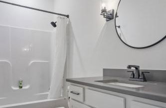 Modern & upscale home near Derby - Foto 28