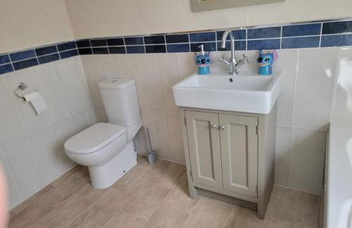 Luxury 2-Bed Lodge in Routh Sleeps 4 with Hot Tub - Foto 41