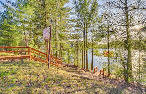 Lakefront Cabin with Dock, Fire Pits in Danbury! - Foto 33