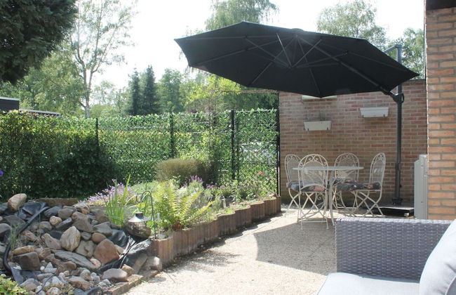 Bright Holiday Home in Lanaken near Lake with Garden - Foto 30