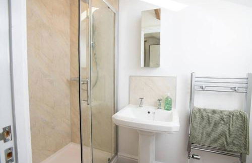 Spacious and Homely 2-bed Home in Lincoln by Renzo, Stunning Countryside Location, Free Parking! - Foto 22