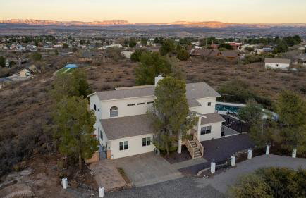 Heated Pool and Jacuzzi, Scenic Mountain View, Lux and Cozy, - Foto 33