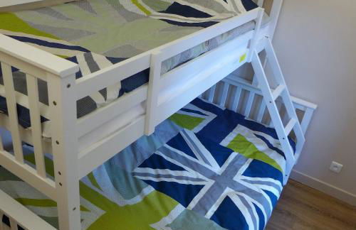 Poles Apart - Foto 12