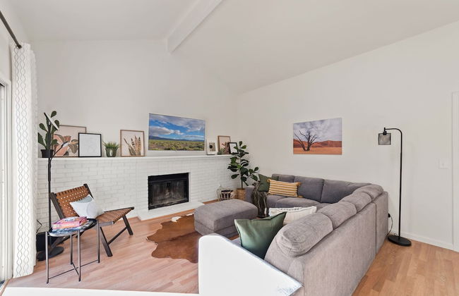 Delightful 4BR Home Nr Downtown Reno w Fireplace - Foto 17