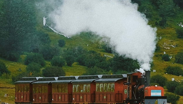 Excursión al Parque Nacional Tierra del Fuego + Tren del Fin del Mundo - Foto 2