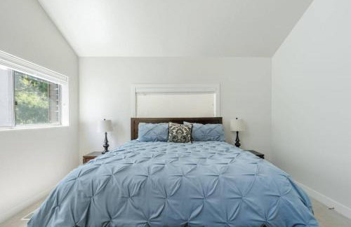 Bright and Cozy Getaway - Photo 8