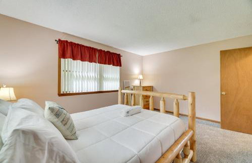 Secluded Family Cabin with Fire Pit in Lake Ariel! - Foto 13