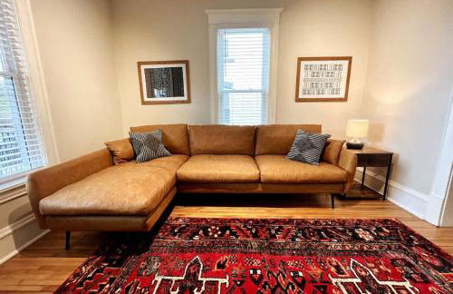 Trendy and Stylish 3BR Uptown Duplex - Foto 2