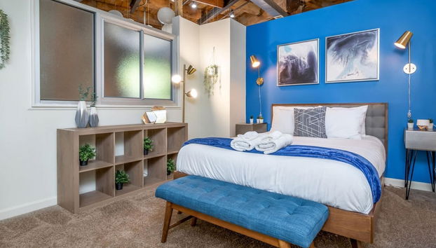 100 Year-Old Historic Brick 2BR Loft & Large Patio & Hammocks & High Ceiling - Foto 2, Zimmer