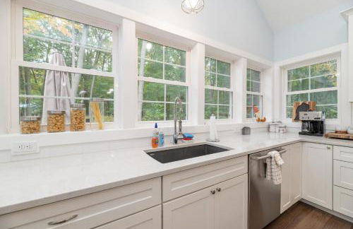 My Blue Haven - Shared lake access across the street! Glamorous home! - Foto 18