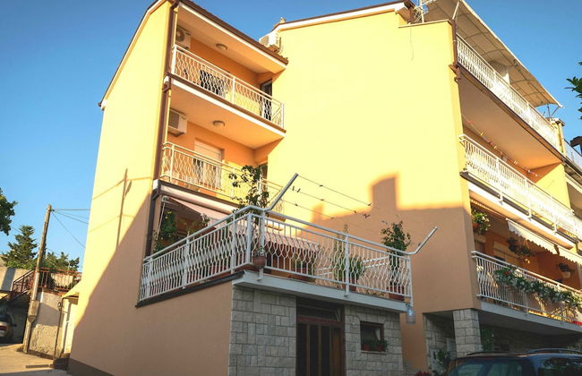 Scenic and Sunny Apartments With Sea View and Balcony - Foto 1