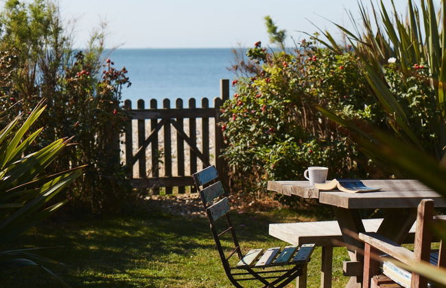 Beachfront House w Pool Steam - Photo 3
