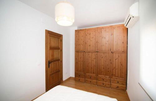 Stylish 3-Bedrooms Getaway with Terrace & Pool - Foto 8