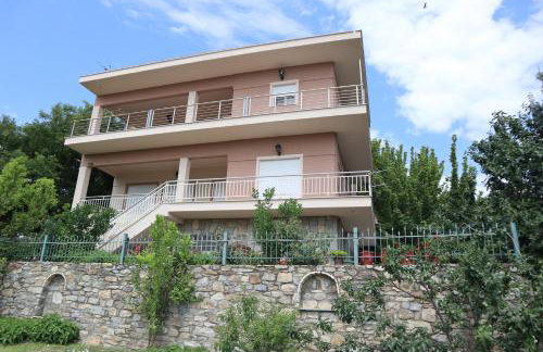 Angela House - Photo 3