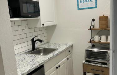 Beach Condo with Pool & Tiki Bar! - Foto 4