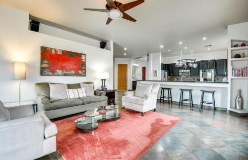 Luxe Couples Retreat with Pool and Outdoor Kitchen! - Foto 10