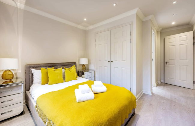 Beautiful 3-bed in the Heart of London With Parking-hosted by Sweetstay - Photo 4