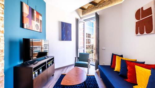 Well Lit and Creatively Designed Apartment - Photo 2