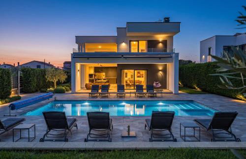 Villa Ula in Pula with heated pool, sauna & private tennis court - Photo 1