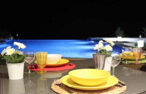 Breathtaking Villa with infinity pool over the sea - Foto 41