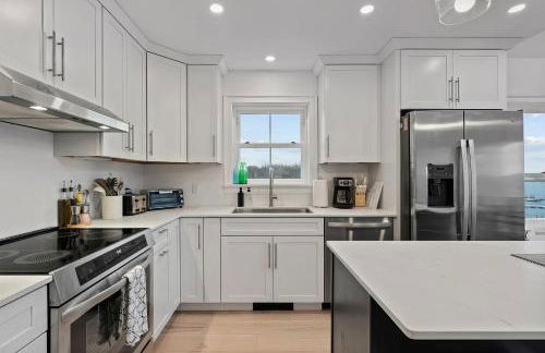 Cuttyhunk Waterfront - Private Beach & Patio - Foto 8