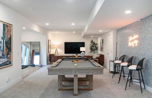 Stunning 5BR Villa Large Hot Tub & Scenic Yard - Foto 54