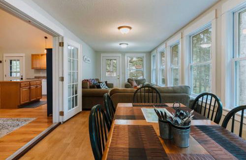 Waterfront Sebec Lake Home with Yard and Fire Pit - Foto 7