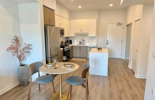 Designer Silver Lake Stylish One Bedroom with Parking - Photo 18