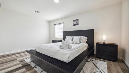 Houston Hideaway 3 Bedroom Home - Photo 5, towels