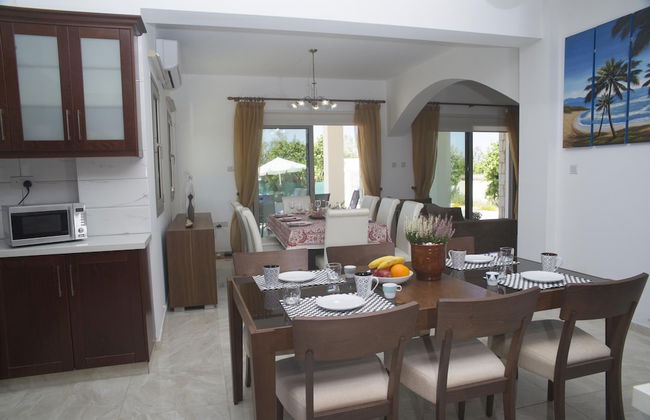 Stunning new Beach Front Villa,1st Line to the Beach, Large Pool, Wonderful Area - Foto 43