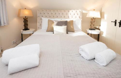 Luxurious Country House with Cinema Games Room - Pass the Keys - Photo 45