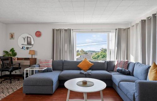 Relaxing 4 bedroom - Full Kitchen & Dining - BART - Photo 9