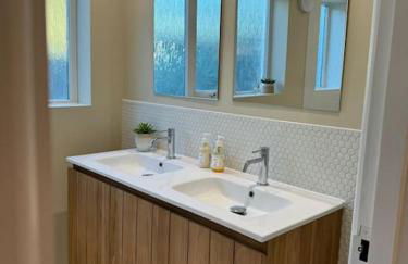 Harbourside garden flat with parking - Photo 21