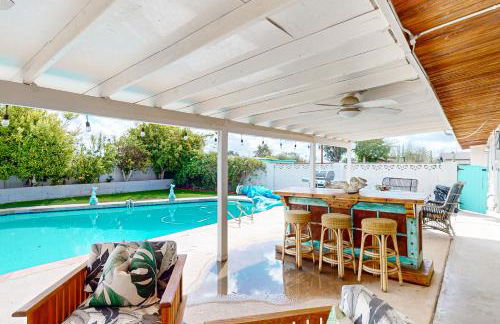 Lounge Poolside Scottsdale Gem with Game Room! - Foto 27