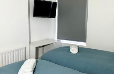 NEW Unique 4 Bed Families Contractors 靠近唐人街 - Foto 10